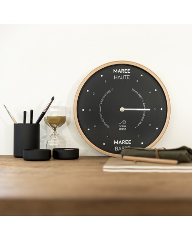 horloge à marée fond noire